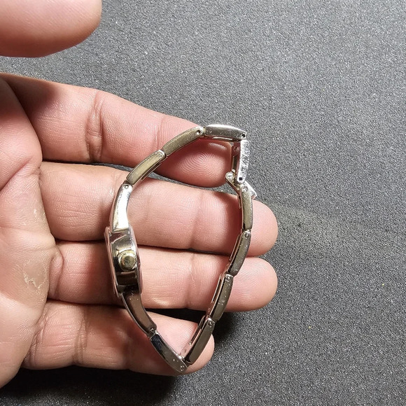 Ladies fashion watch silver tone case and bracelet round face working shows sign - Picture 8 of 9